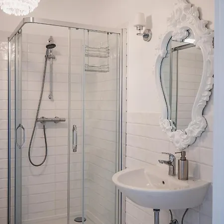 Palac Rajkowo B&B 슈체친