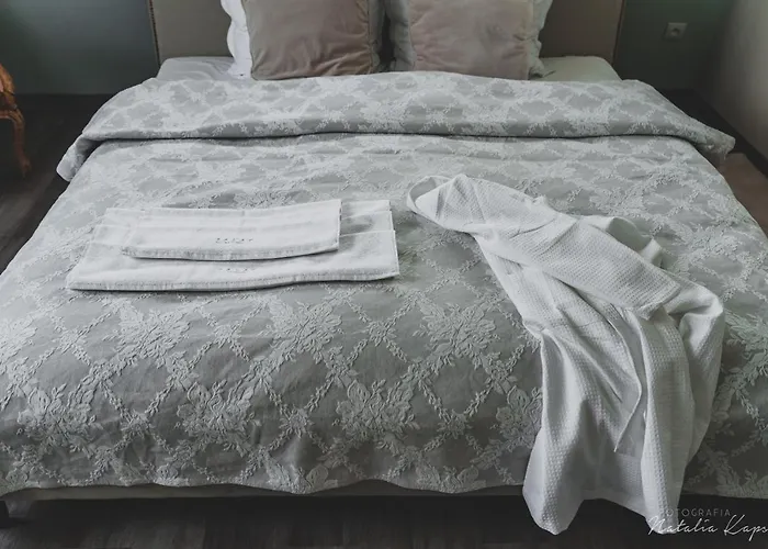 Palac Rajkowo Nocleg ze śniadaniem 4*